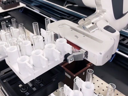 Better battery manufacturing: Robotic lab vets new reaction design strategy
